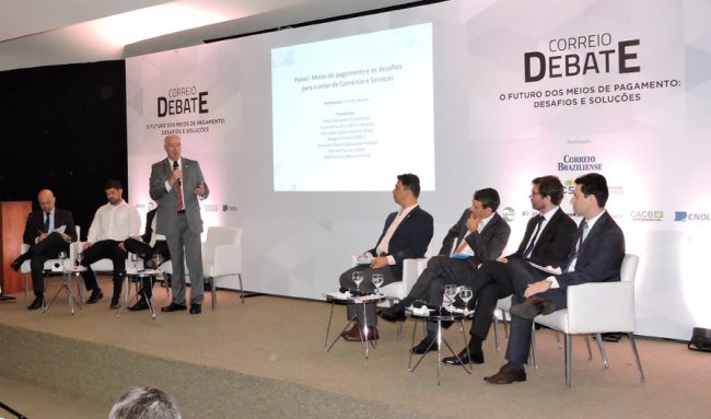 correio-debate-cartoes-de-credito-taxas