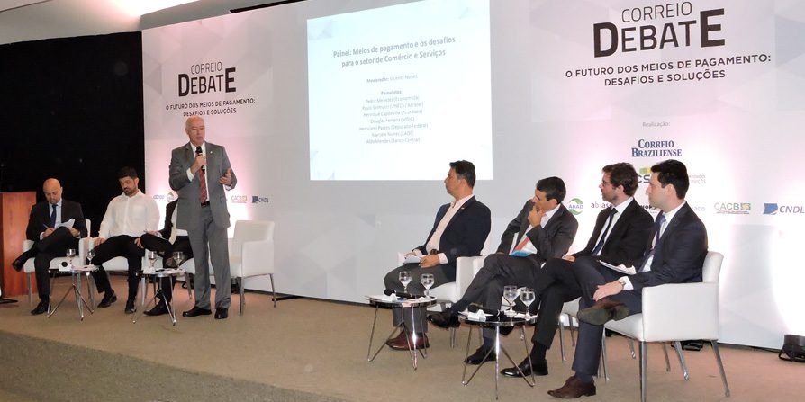 correio-debate-cartoes-de-credito-taxas