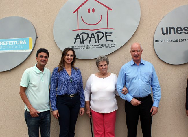 Herculano Passos visita Apape em Botucatu